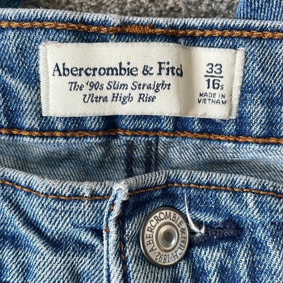 EC Abercrombie & Fitch The 90's Slim Straight Ultra High Rise - Size 16S - Picture 4 of 4